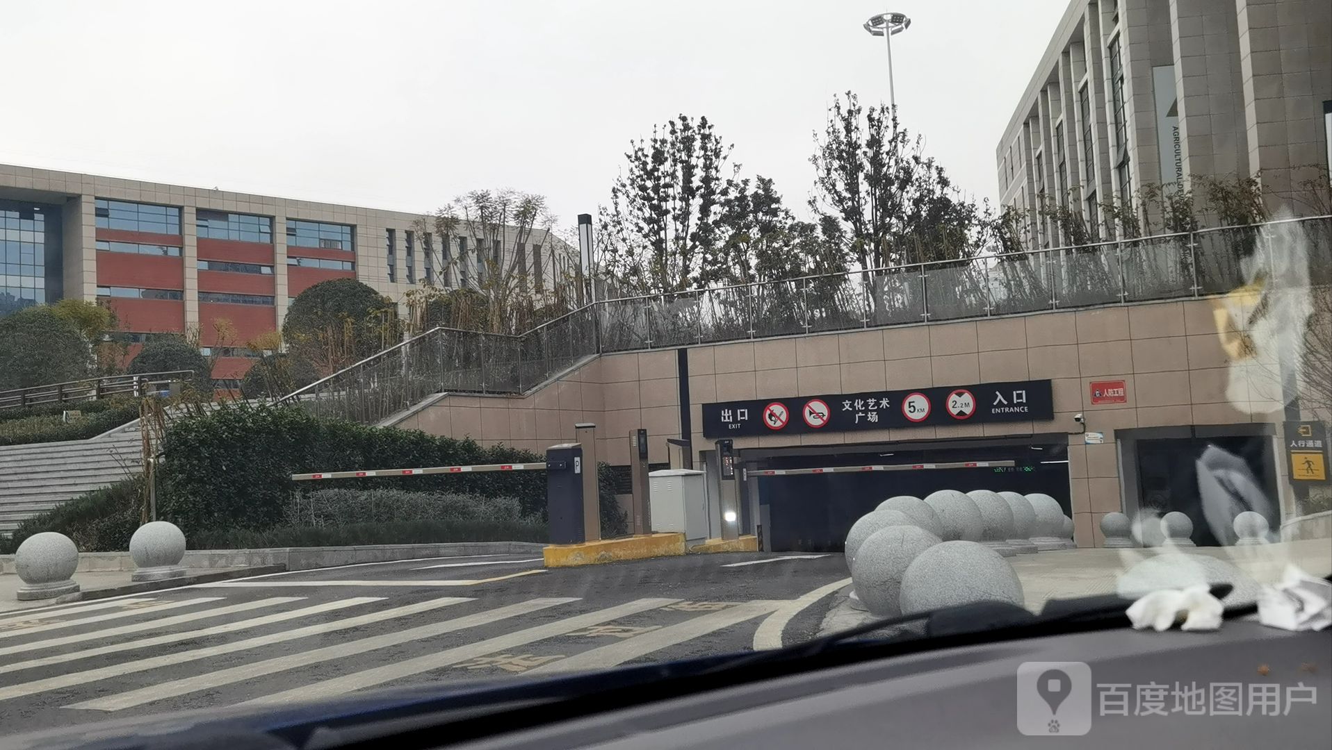 合川区行政服务大厅-地下停车场