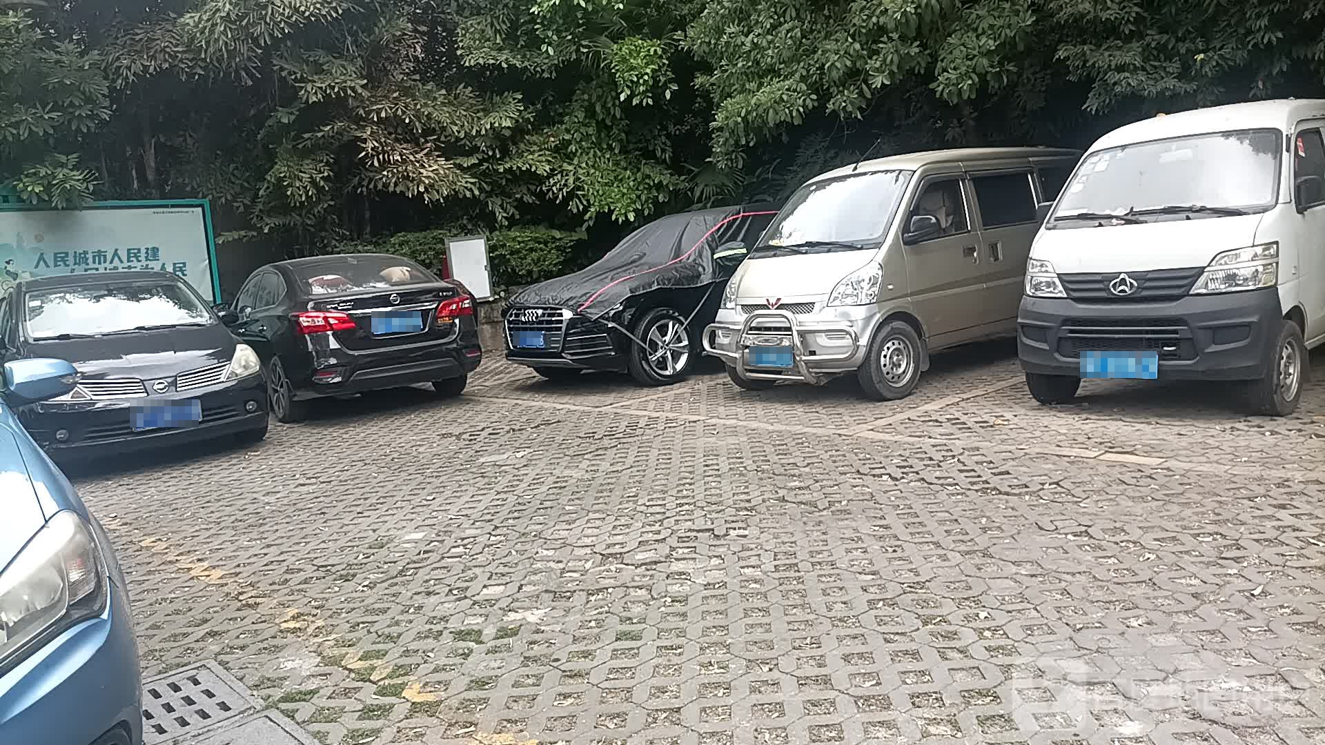 西山寺-地上停车场