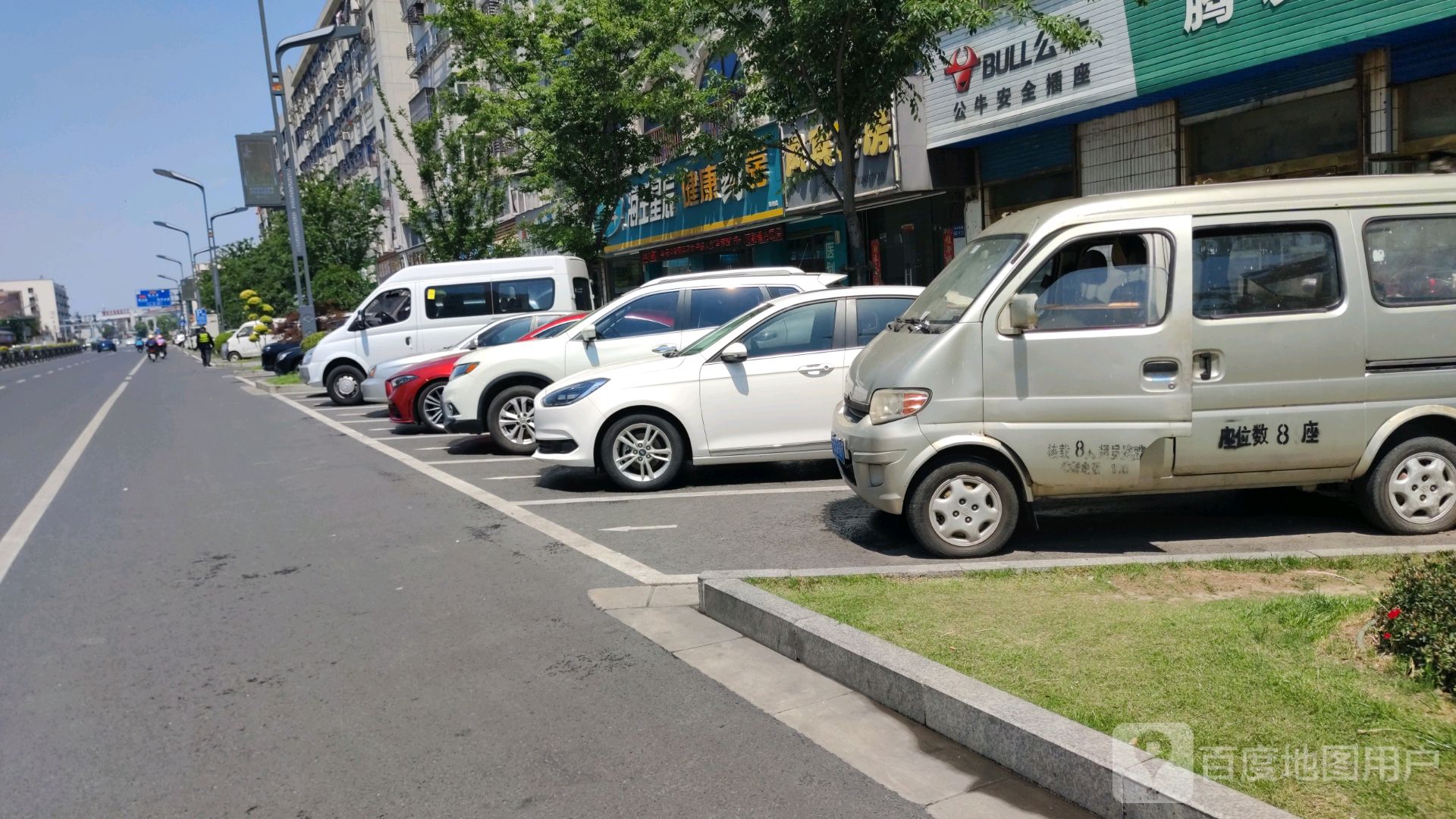 中兴路路侧停车场