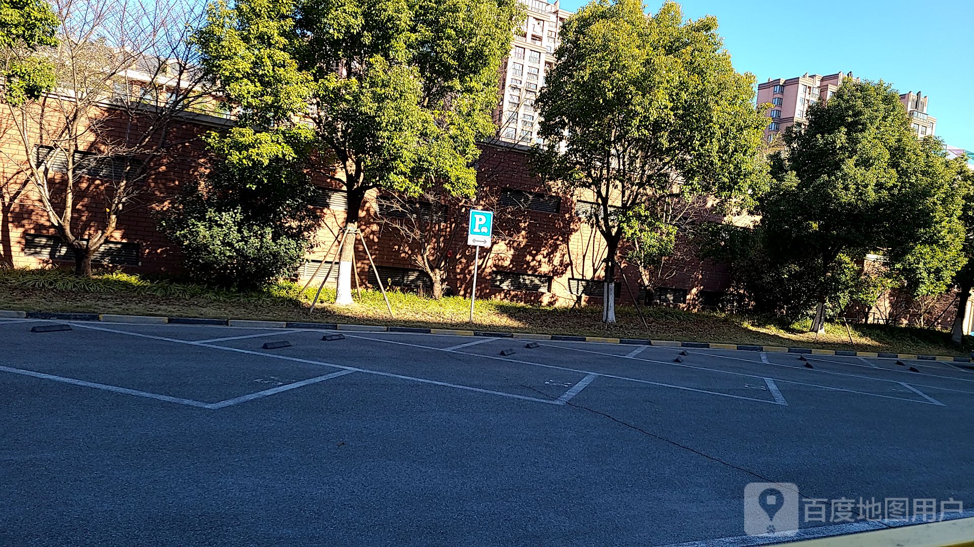 上海市宝山区庙行实验学校-停车场
