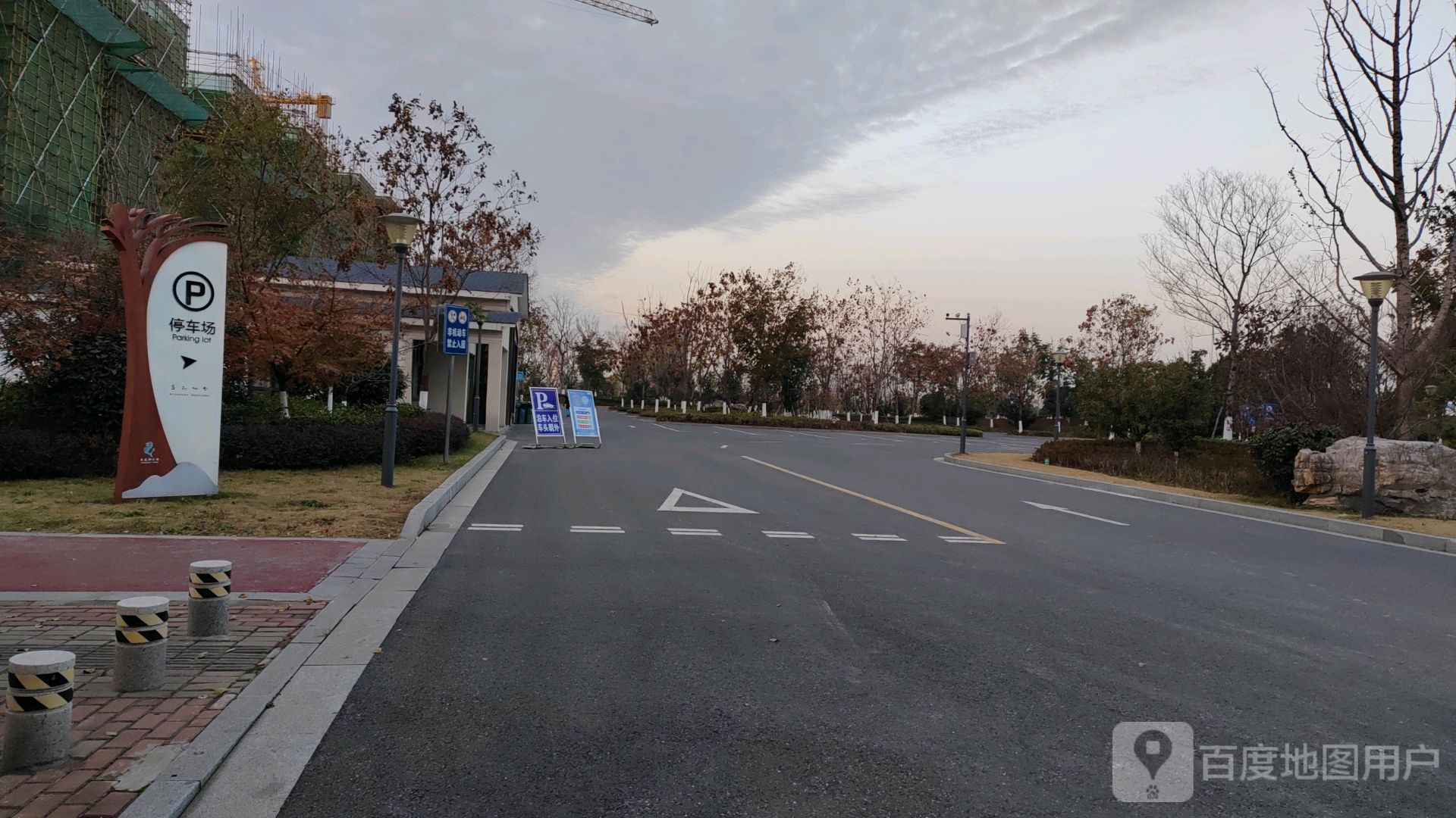 鱼尾狮公园停车场-出入口