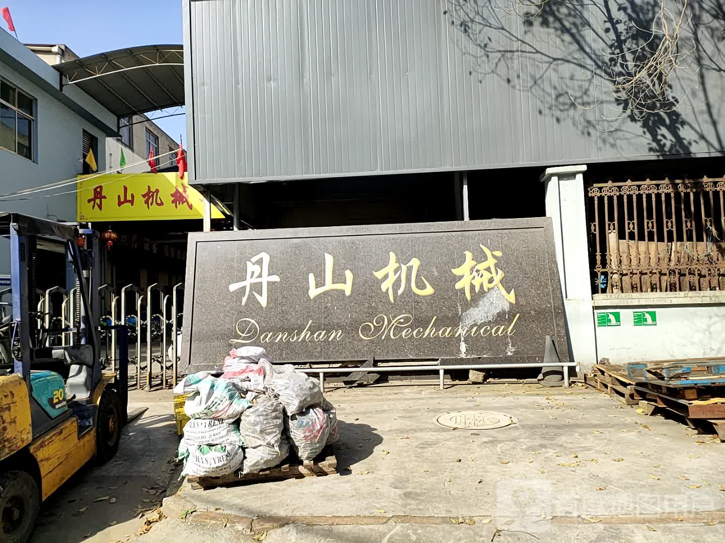 台州市温岭市弓土路西桐菜市场南侧约200米