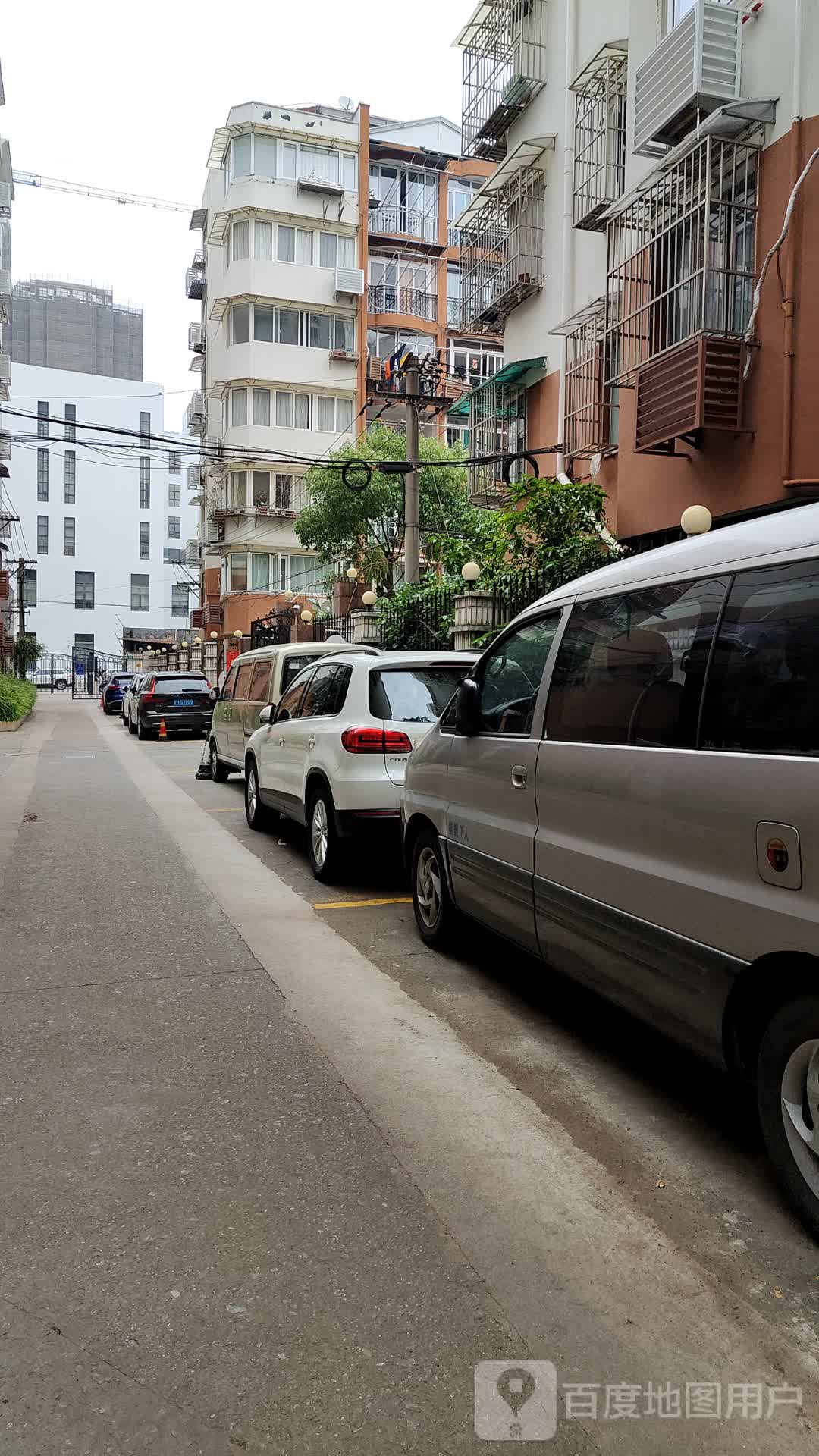 上海市虹口区总工会西侧停车场