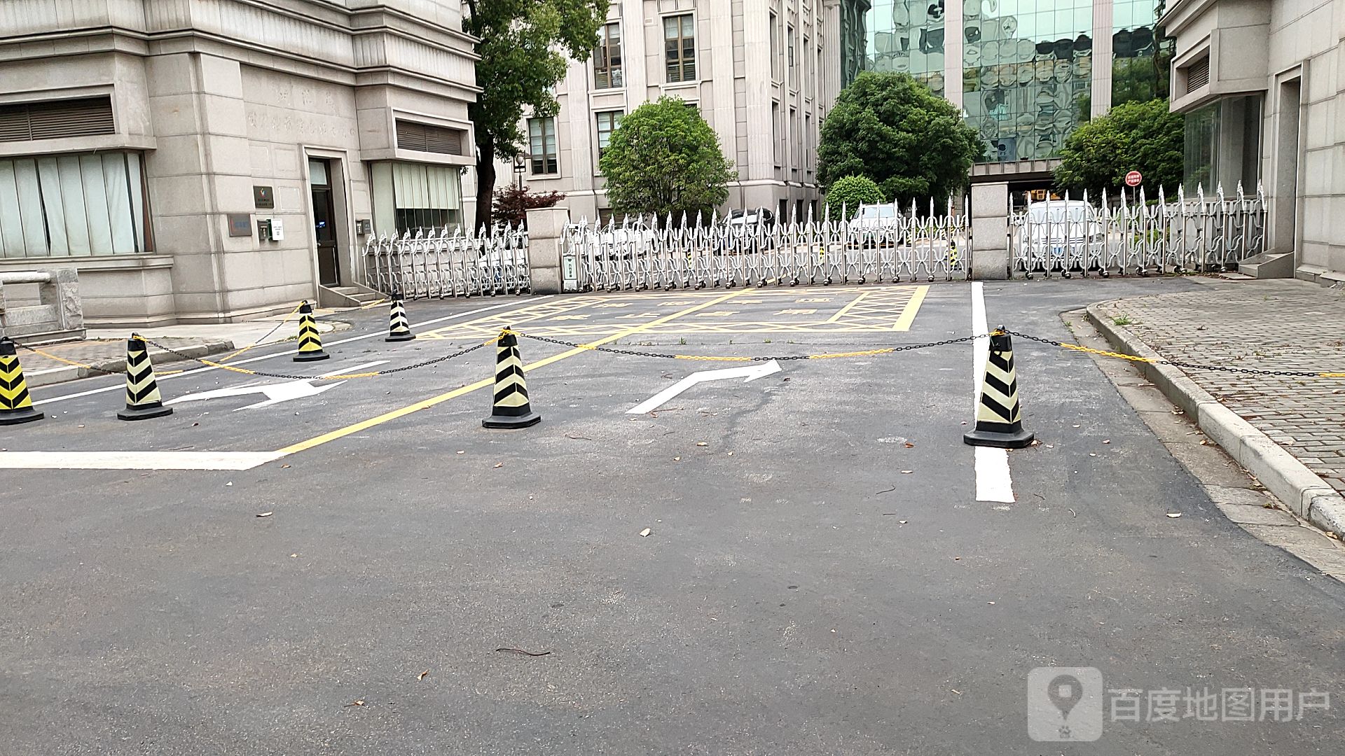 上海市松江区人民路1号