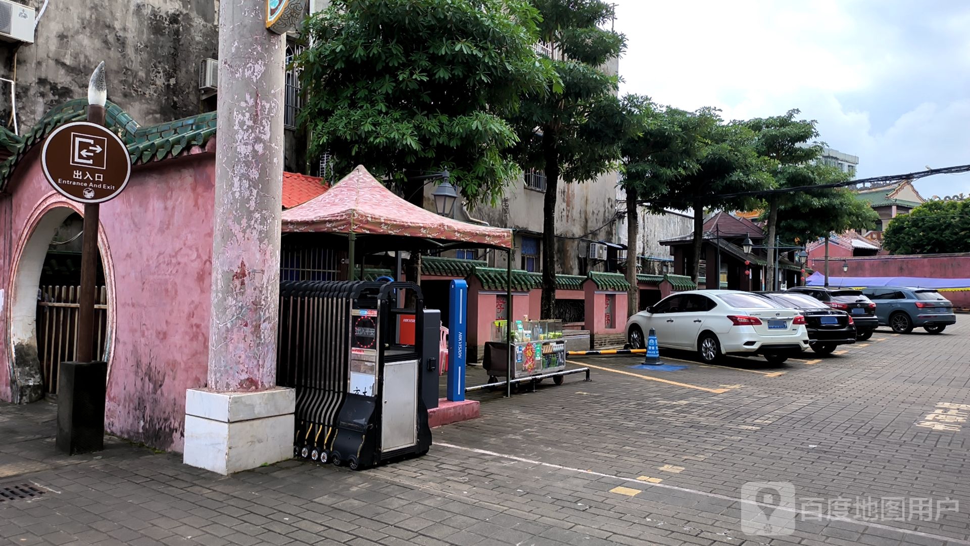 孔庙地上停车场-出入口