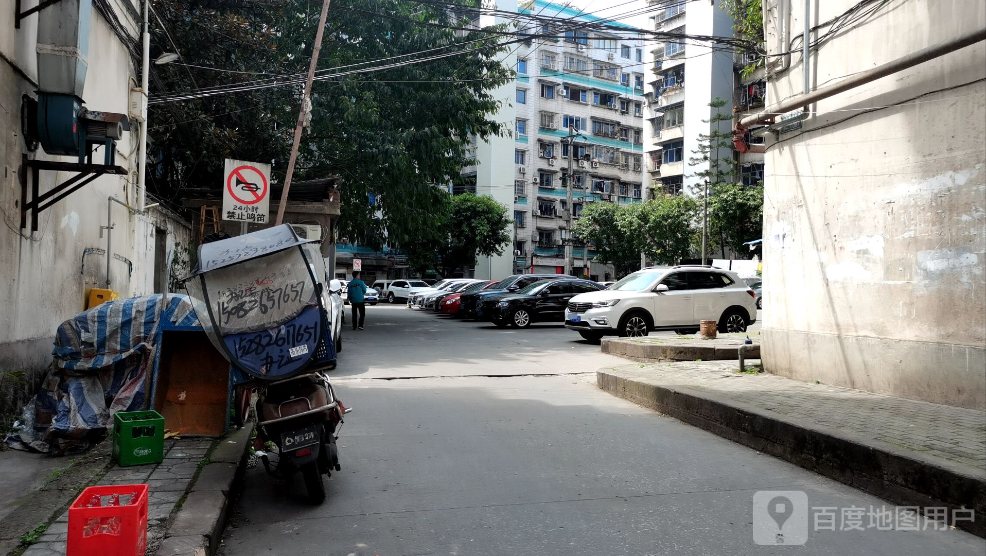 龙庆小区西南侧-地上停车场